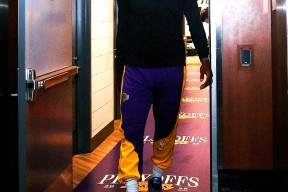 亚博体育- 詹姆斯在德国队比赛中逆转,出色防守引发热议的是谁 